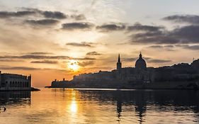Picturesque Sliema Pad Steps From The Seafront
